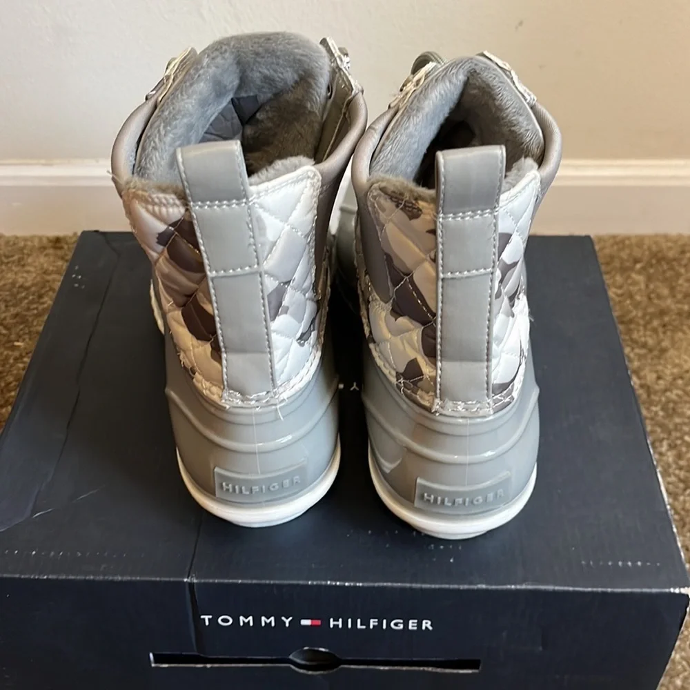 Tommy Hilfiger TWHADA Duck Boots Womens size 10 - Picture 2 of 5